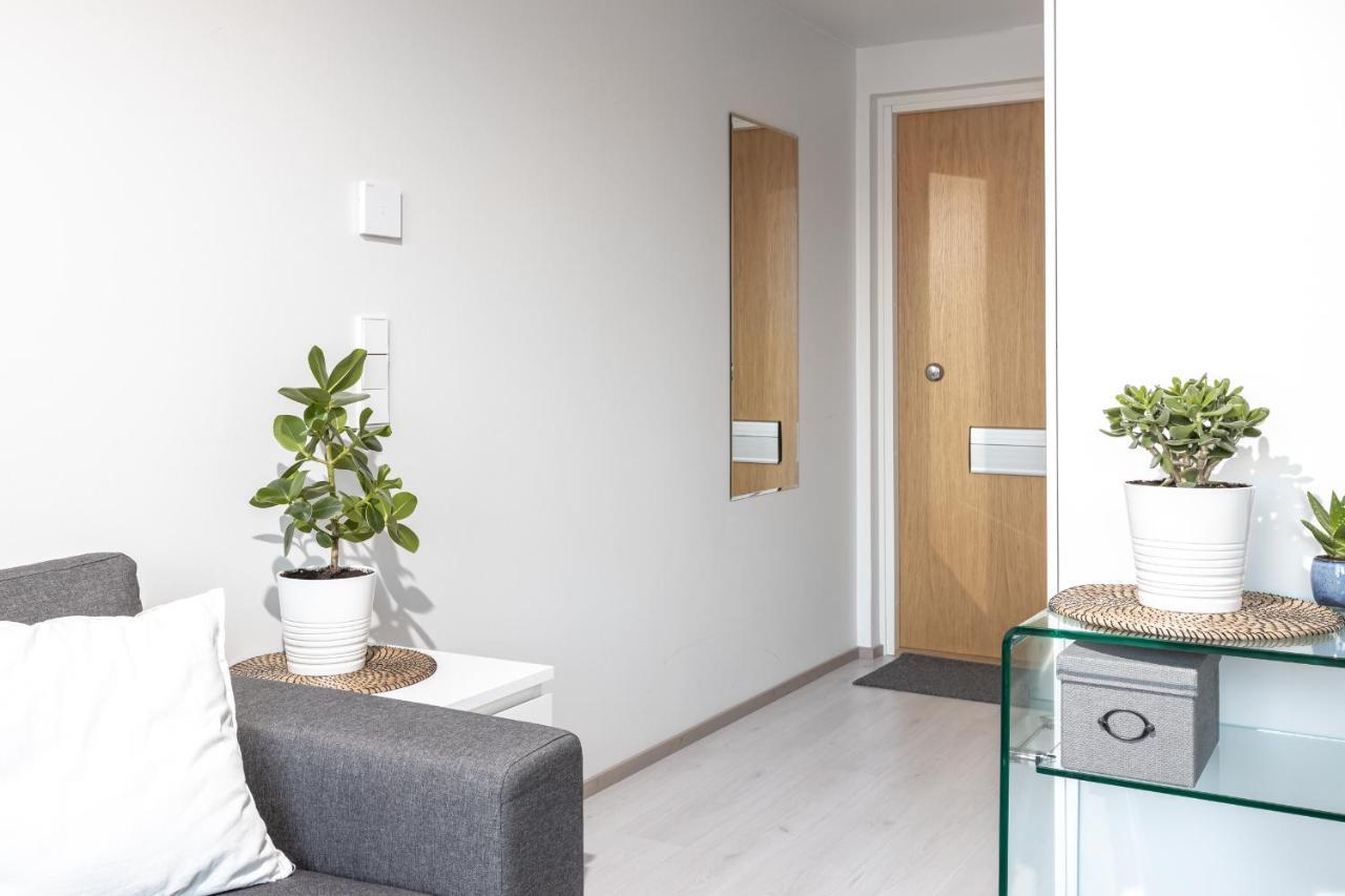 Valoisa Parvekkeellinen Kaksio, Oma Parkkipaikka Apartment Tampere Exterior photo